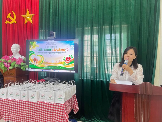 Ấm áp chương trình “Sức khỏe là vàng” chăm lo cho người cao tuổi khiếm thị - Ảnh 3.