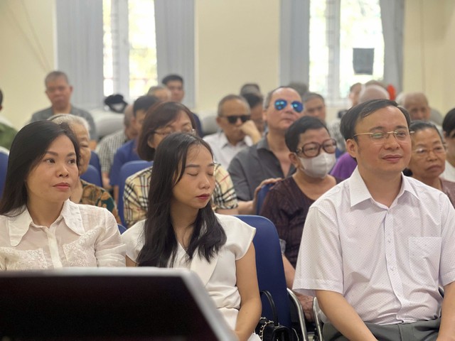 Ấm áp chương trình “Sức khỏe là vàng” chăm lo cho người cao tuổi khiếm thị - Ảnh 4.