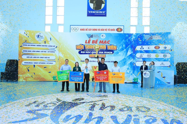 Hội thao Sinh vi&ecirc;n ĐHQG-HCM 2026 kh&eacute;p lại sau 5 th&aacute;ng tranh t&agrave;i - Ảnh 3.