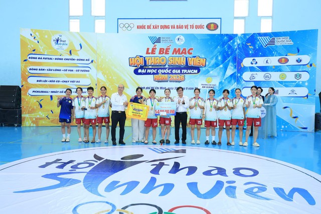 Hội thao Sinh vi&ecirc;n ĐHQG-HCM 2026 kh&eacute;p lại sau 5 th&aacute;ng tranh t&agrave;i - Ảnh 4.