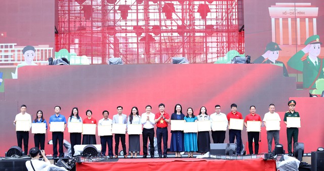 Hành trình “Tôi yêu Tổ quốc tôi”: Hơn 3 ngàn hoạt động của thanh niên về với các địa chỉ đỏ - Ảnh 6.