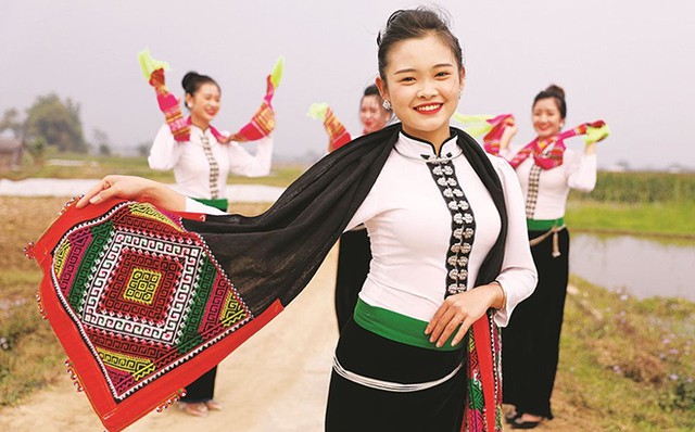 Duyên dáng điệu Xòe hoa - Mường Lò vào mùa trẩy hội - Ảnh 3.