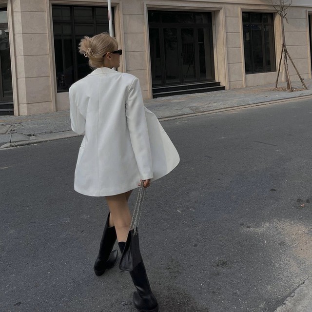 Blazer + v&aacute;y lụa ren: C&ocirc;ng thức s&agrave;nh điệu nhất thu n&agrave;y! - Ảnh 15.