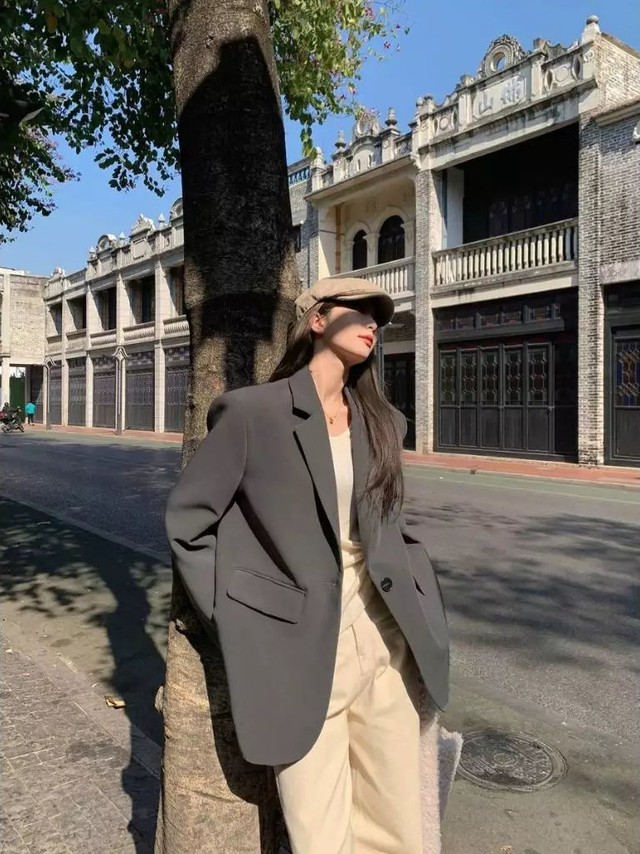Blazer + v&aacute;y lụa ren: C&ocirc;ng thức s&agrave;nh điệu nhất thu n&agrave;y! - Ảnh 12.