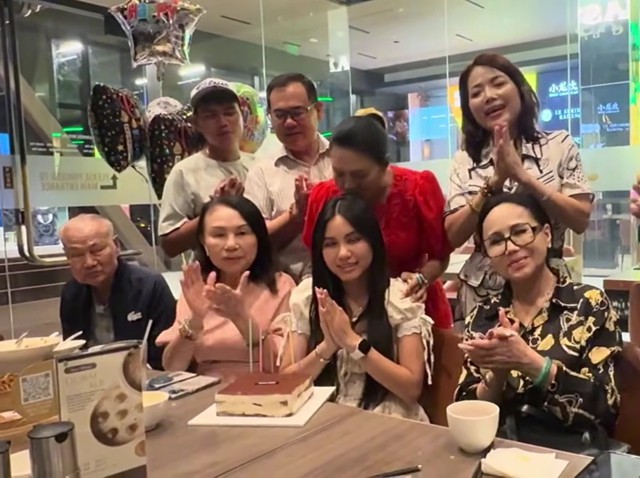 Nữ NSƯT SN 1970 n&oacute;i thẳng con trai Thanh Tuyền: "Tại người n&agrave;y m&agrave; t&ocirc;i ở Mỹ"   - Ảnh 2.