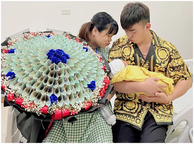 Cuộc h&ocirc;n nh&acirc;n "cồng kềnh" của cặp vợ chồng 5 triệu follow, c&ocirc; vợ th&uacute; nhận: "L&agrave;m nghề tr&ecirc;n MXH th&igrave; l&agrave;m sao giấu được m&atilde;i"- Ảnh 1.