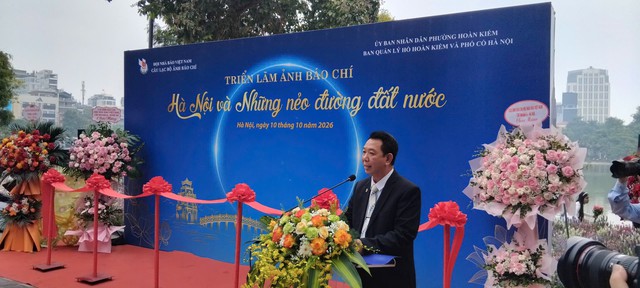 Trao giải cuộc thi và khai mạc triển lãm ảnh báo chí “Hà Nội và những nẻo đường đất nước” - Ảnh 2.