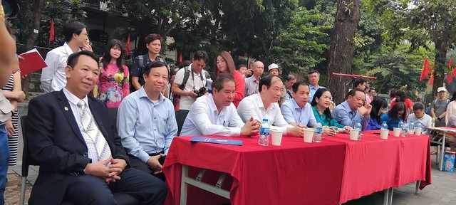 Trao giải cuộc thi và khai mạc triển lãm ảnh báo chí “Hà Nội và những nẻo đường đất nước” - Ảnh 1.
