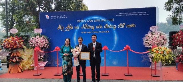 Trao giải cuộc thi và khai mạc triển lãm ảnh báo chí “Hà Nội và những nẻo đường đất nước” - Ảnh 5.