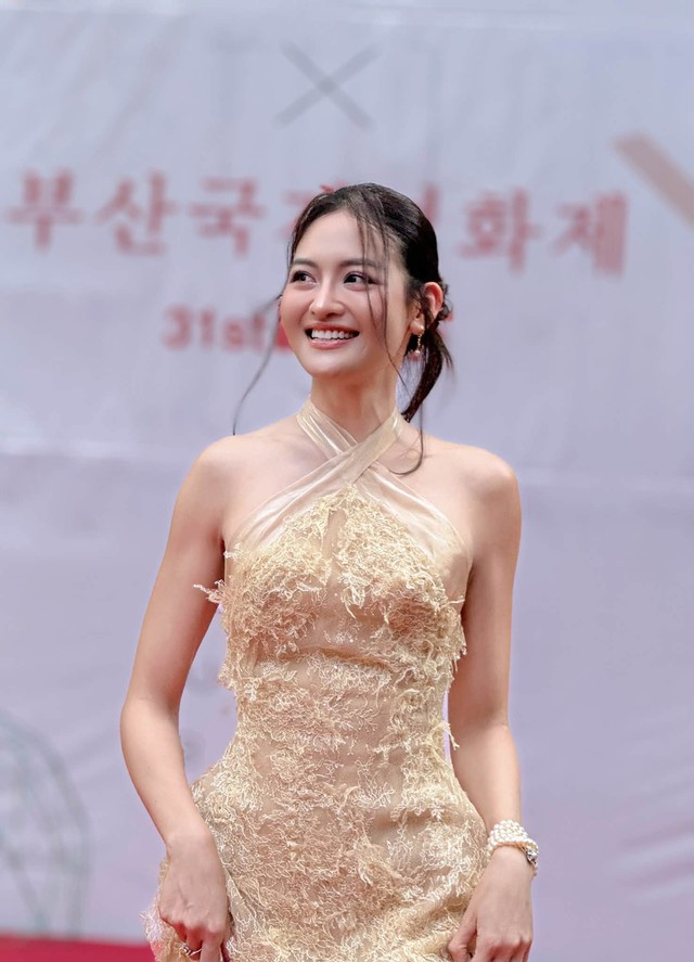 Sau Chi Pu, mất 6 năm showbiz Việt có thêm một mỹ nhân đẹp như công chúa trên thảm đỏ hot bậc nhất xứ Hàn- Ảnh 1.