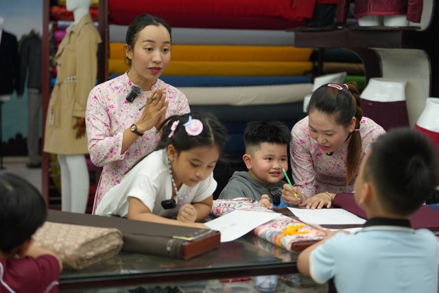 Tập 7 Bố Ơi: Mưa gió quật đổ sân khấu, người dân vẫn nán lại hỗ trợ ghi hình- Ảnh 8.