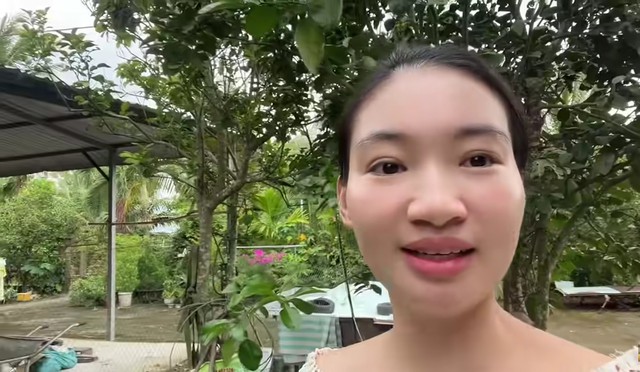 Nam diễn SN 1973 đi Mỹ, vợ kém 26 tuổi ôm con về quê - Ảnh 1.