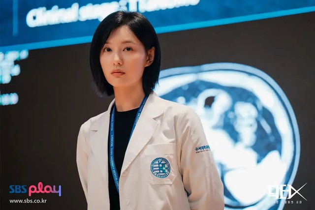 3 mỹ nhân đang khuấy đảo màn ảnh Hàn: Doctor X của Kim Ji Won đạt rating cao ngất vẫn bị chê tơi tả - Ảnh 2.