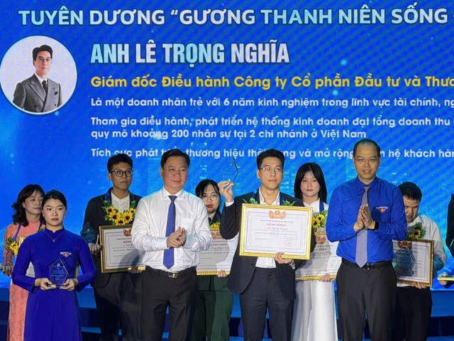 “Sống đẹp không nhất thiết phải là những điều quá to tát, mà bắt đầu từ chính những việc mình làm tốt nhất, công việc chuyên môn của mình” - Ảnh 1.