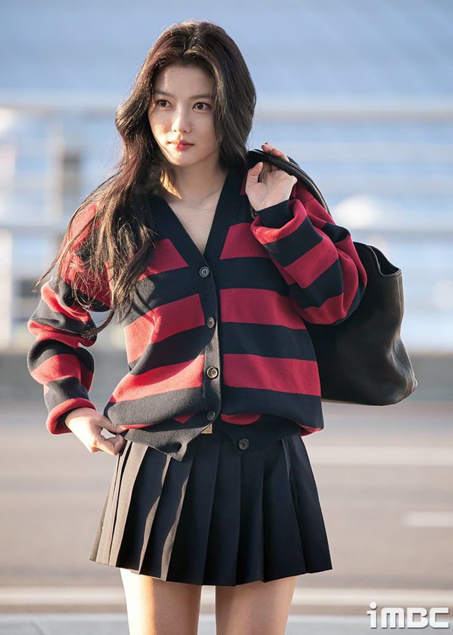 Kim Yoo Jung đổi style g&aacute;i Mỹ- Ảnh 6.