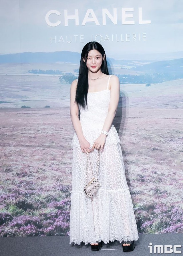Kim Yoo Jung đổi style g&aacute;i Mỹ- Ảnh 9.