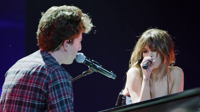 Thấy t&igrave;nh cũ Selena Gomez tương t&aacute;c ngọt lịm b&ecirc;n đại mỹ nh&acirc;n, cả c&otilde;i mạng r&eacute;o gọi: "L&agrave;m ơn đưa Selena đến đ&acirc;y!"- Ảnh 6.