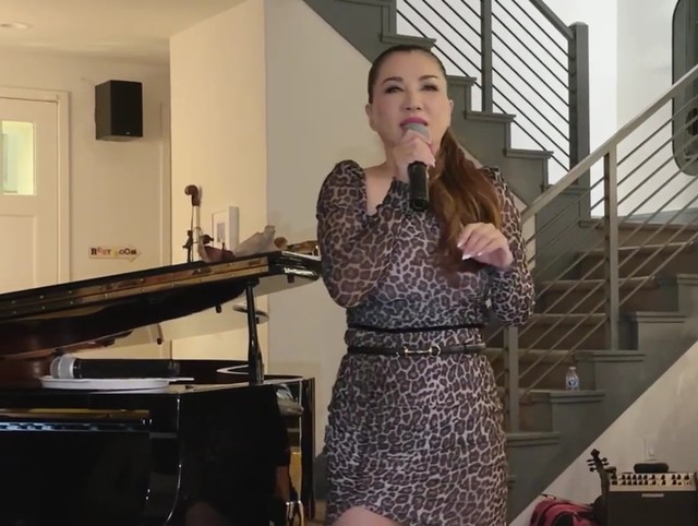 Nữ ca sĩ U70 thề không lấy chồng: "Tôi bị dụ dỗ" - Ảnh 1.