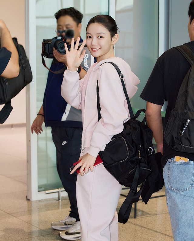 Kim Yoo Jung đổi style g&aacute;i Mỹ- Ảnh 4.