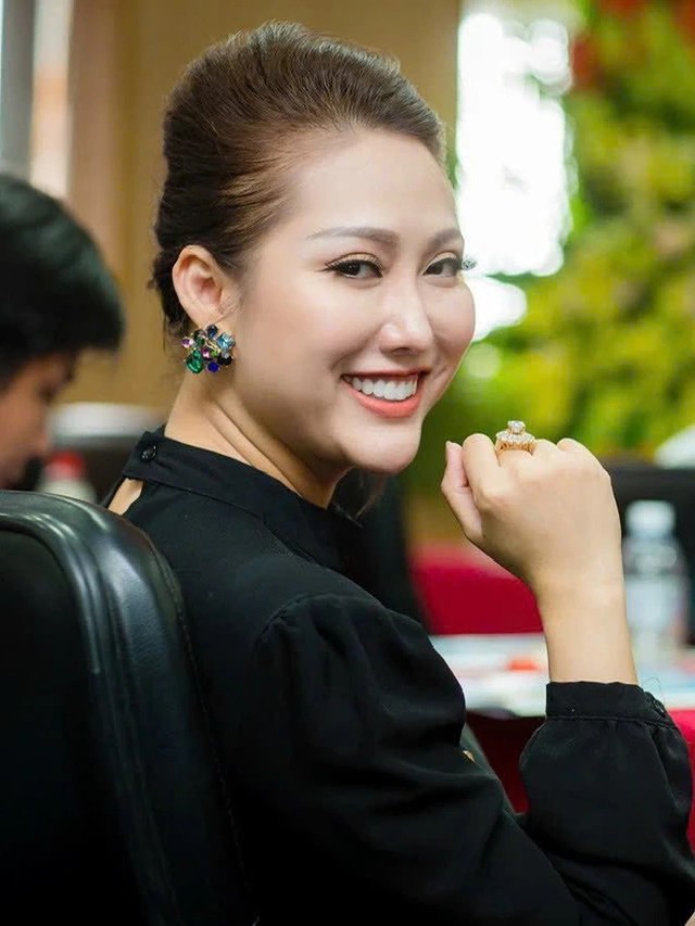 Mẹ đơn thân 2 đời chồng là Phó Viện trưởng Văn hóa: Tiến sĩ đại học Mỹ, thời trang đi trước thời đại 20 năm - Ảnh 6.