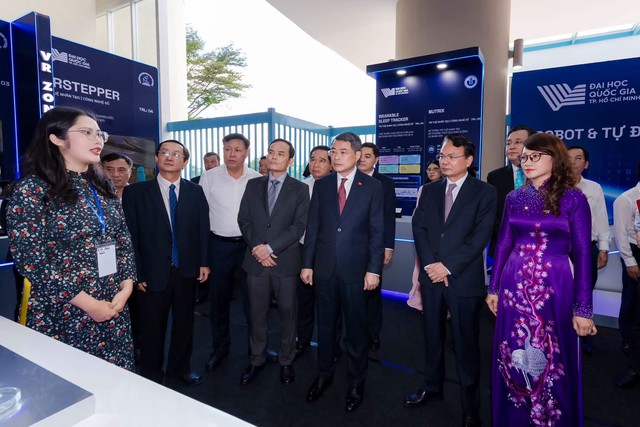 Lễ khai khóa Đại học Quốc gia Thành phố Hồ Chí Minh năm 2026: Khát vọng tự chủ công nghệ chiến lược bằng nhân tài Việt Nam - Ảnh 6.