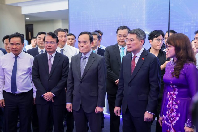 Lễ khai khóa Đại học Quốc gia Thành phố Hồ Chí Minh năm 2026: Khát vọng tự chủ công nghệ chiến lược bằng nhân tài Việt Nam - Ảnh 4.