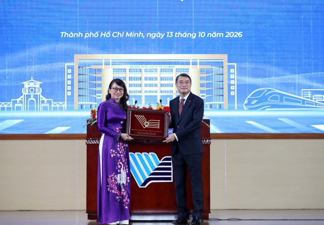 Lễ khai khóa Đại học Quốc gia Thành phố Hồ Chí Minh năm 2026: Khát vọng tự chủ công nghệ chiến lược bằng nhân tài Việt Nam - Ảnh 2.