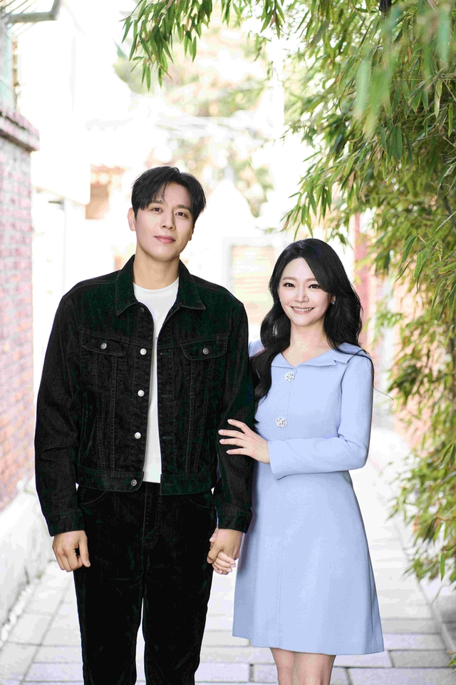 1 nam diễn vi&ecirc;n đ&atilde; kết h&ocirc;n 16 năm, nhưng chưa từng thấy mặt mộc của vợ minh tinh - Ảnh 5.
