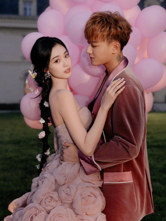 Hot nhất h&ocirc;m nay: Chủ tịch showbiz v&agrave; n&agrave;ng thơ gen Z bất ngờ c&ocirc;ng khai con đầu l&ograve;ng, b&eacute; trai đ&atilde; cao gần chạm eo bố mẹ - Ảnh 10.
