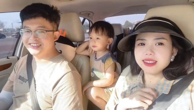 Cô gái Việt yêu chàng shipper nghèo, ai ngờ cưới xong lại được mẹ chồng tặng cả gia tài, sở hữu ông chồng có 1-0-2- Ảnh 1.