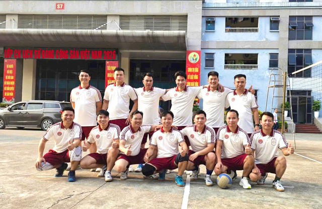 Lớp cao học Lịch sử Đảng giao lưu b&oacute;ng chuyền ch&agrave;o mừng kỷ niệm 75 ng&agrave;y Truyền thống Học viện Ch&iacute;nh trị - Ảnh 2.