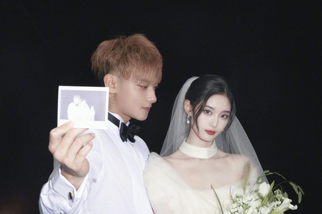 Chuyện tình của chủ tịch showbiz và "nàng thơ" vừa công khai con đầu lòng chỉ toàn là giả dối?- Ảnh 1.