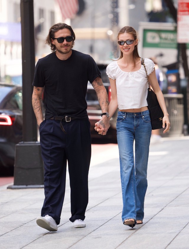 Con dâu Victoria Beckham xuống phố đập tan tin đồn- Ảnh 5.