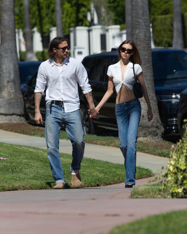 Con dâu Victoria Beckham xuống phố đập tan tin đồn- Ảnh 1.