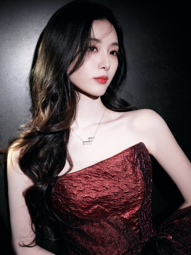 Nàng thơ bí mật sinh con cho chủ tịch showbiz lộ diện khoe dáng "như chưa từng có cuộc đi đẻ!"- Ảnh 6.