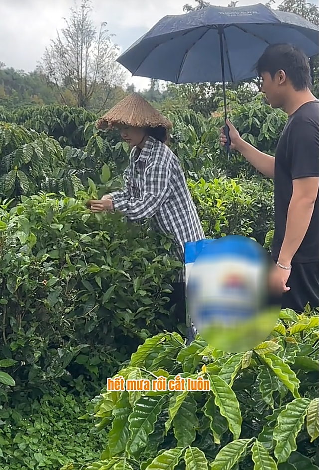 Tình cờ va chạm xe, câu chuyện chàng thiếu gia TP.HCM và cô gái vùng cao cuốn hơn phim ngôn tình, cả MXH thi nhau vào đẩy thuyền - Ảnh 9.