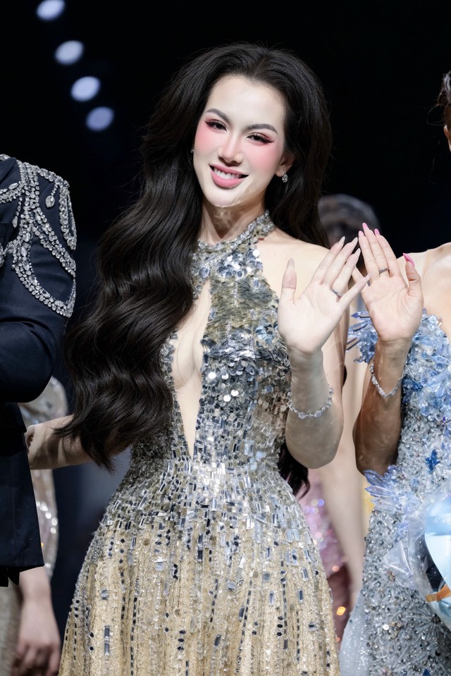 Jennifer Ly mang "Nữ hoàng bóng đêm" đến Shanghai Fashion Week 2027 - Ảnh 1.