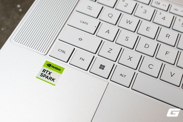 Tr&ecirc;n tay một trong những chiếc laptop đầu ti&ecirc;n chạy nền tảng RTX Spark, gi&aacute; gần 200 triệu đồng - Ảnh 18.