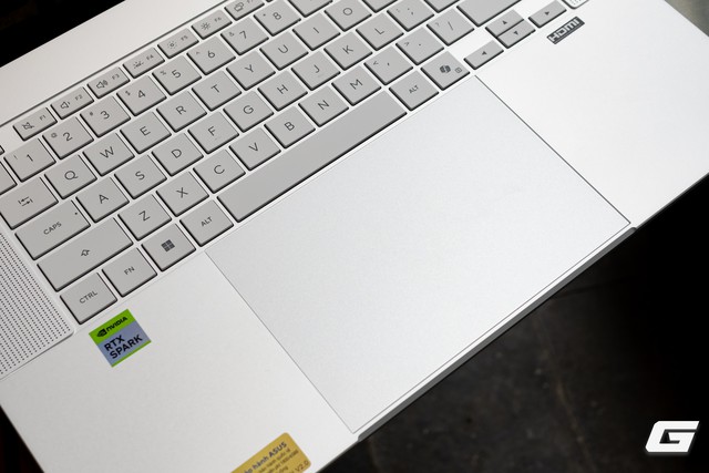Tr&ecirc;n tay một trong những chiếc laptop đầu ti&ecirc;n chạy nền tảng RTX Spark, gi&aacute; gần 200 triệu đồng - Ảnh 15.