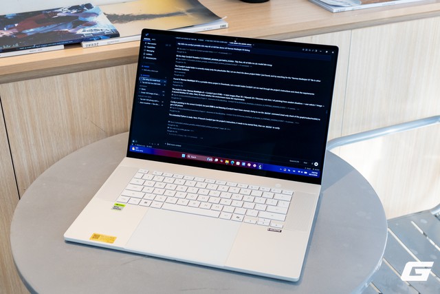 Tr&ecirc;n tay một trong những chiếc laptop đầu ti&ecirc;n chạy nền tảng RTX Spark, gi&aacute; gần 200 triệu đồng - Ảnh 31.
