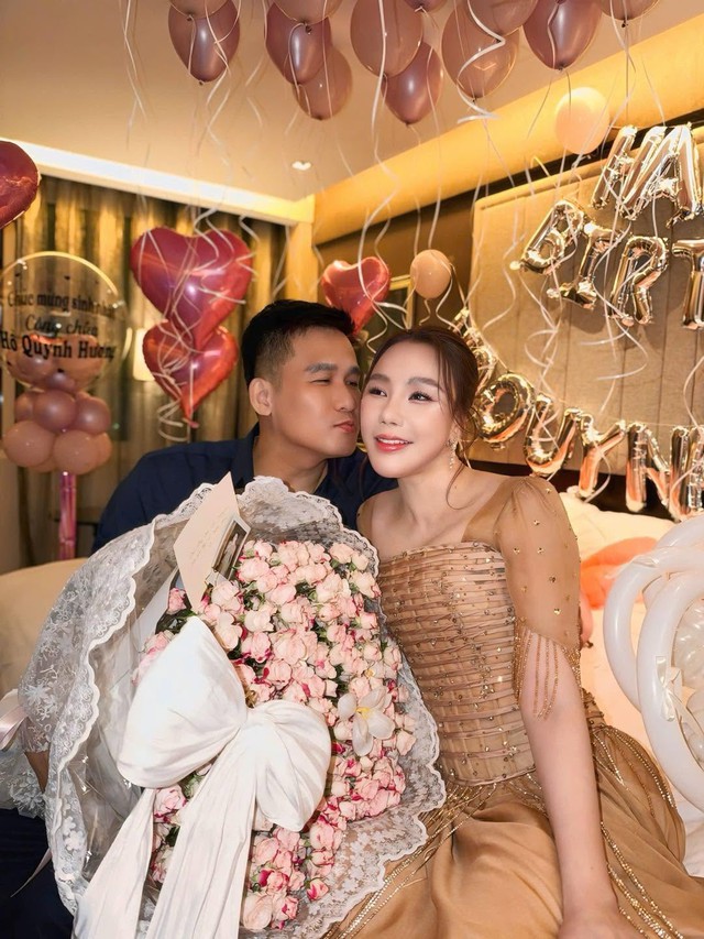 Đại gia ăn thuần chay SN 1978 gọi Hồ Quỳnh Hương là "vợ yêu"- Ảnh 1.