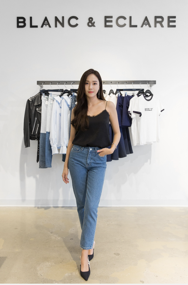Trước khi hết thời, c&ocirc;ng ch&uacute;a showbiz tung ho&agrave;nh ngang dọc, nhan sắc băng thanh nh&igrave;n g&oacute;c n&agrave;o cũng thấy đẹp
- Ảnh 13.