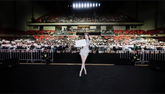 Trước khi hết thời, c&ocirc;ng ch&uacute;a showbiz tung ho&agrave;nh ngang dọc, nhan sắc băng thanh nh&igrave;n g&oacute;c n&agrave;o cũng thấy đẹp
- Ảnh 14.
