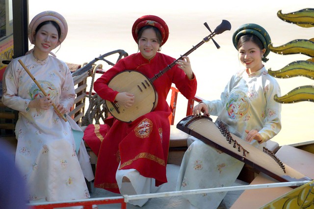 Mai Chung đưa loạt danh thắng cố đô Huế vào MV mới, ca khúc mất 3 năm “thai nghén” - Ảnh 6.