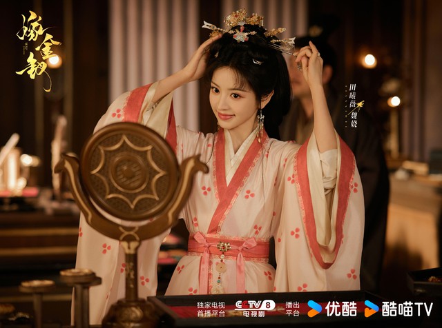 Phim cổ trang hot nhất màn ảnh Hoa ngữ hiện nay: Cốt truyện phi lý đến cực điểm, cặp đôi chính diễn dở khỏi bàn - Ảnh 3.