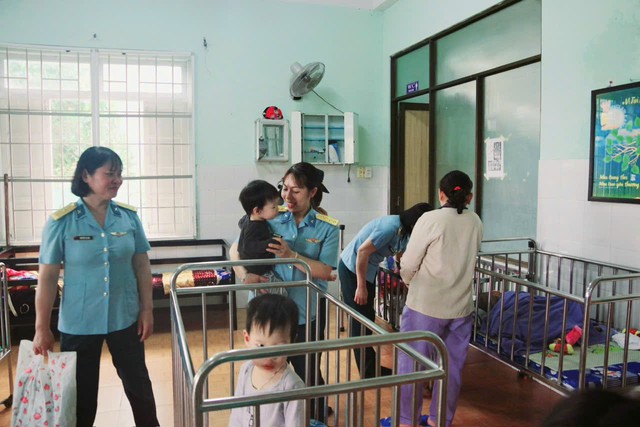Hội phụ nữ Trung đoàn pháo phòng không 224 sôi nổi các hoạt động chào mừng ngày 20/10 - Ảnh 5.