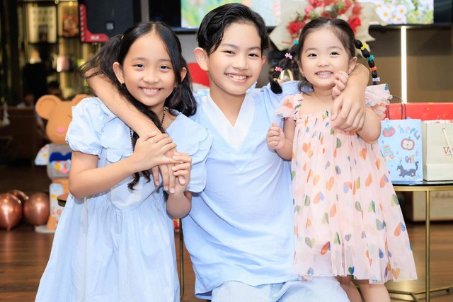 Hai nàng công chúa nhà Khánh Thi - Phan Hiển: Chị dịu dàng, em lém lỉnh- Ảnh 7.