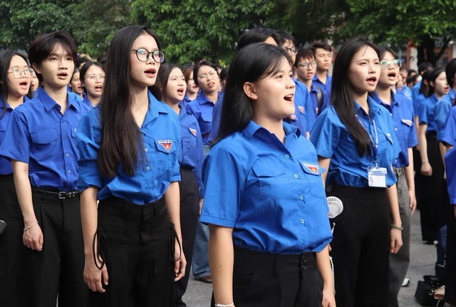 Thanh niên Thành phố Hồ Chí Minh xác lập kỷ lục Việt Nam với màn đồng ca “Lên Đàng” của 3.070 người - Ảnh 3.