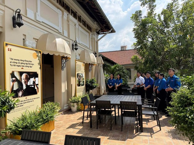 Lan tỏa gi&aacute; trị văn h&oacute;a Hồ Ch&iacute; Minh trong c&ocirc;ng vụ - Ảnh 1.