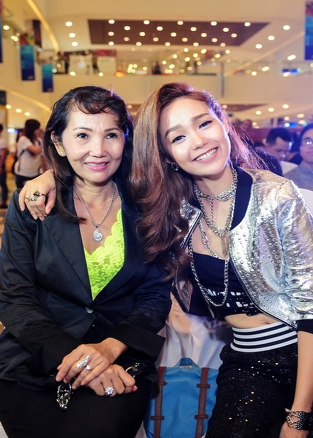 C&ocirc; b&eacute; theo mẹ b&aacute;n cơm, ở nh&agrave; thu&ecirc; lụp xụp lớn l&ecirc;n lấy Ph&oacute; TGĐ c&ocirc;ng ty dệt may T&acirc;y Ninh - Ảnh 1.